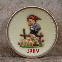 Hummel 285 1989 Annual Plate, Farm Boy