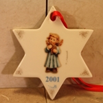 M.I. Hummel 2098 B 2001 Joyful Recital, Annual Christmas Tree Ornament, Tmk 8, Type 1