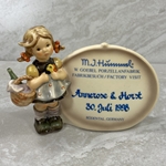 M.I. Hummel 722 Little Visitor Plaque, Personalized, Annerose & Horst 30 July 1998, Tmk 7