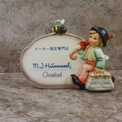 M.I. Hummel 900 Merry Wanderer Plaque, Japanese Language, 2000, Tmk 8, Type 1