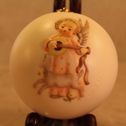 M.I. Hummel 3017 Angel Serenade Ceramic Ball Ornament Tmk 6, Type 1