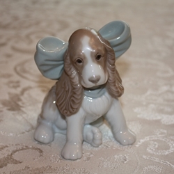 ‎‎NAO by Lladro 1349 Spain Daisa 1999 Puppy Present Spaniel Dog with Blue Bow