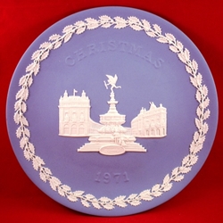 Wedgwood Christmas Plate 1971 Picadilly Circus