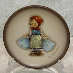 M.I. Hummel 175/T 2002 Mother's Darling, Miniature Plate, Tmk 8