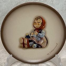 M.I. Hummel 69/T 2002 Happy Pastime, Miniature Plate, Tmk 8