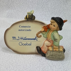 M.I. Hummel 900 Merry Wanderer, Plaque, Spanish Language, Tmk 8