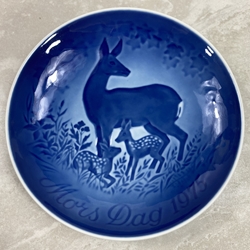 Bing & Grondahl Mother's Day Plate, 1975 Deer & Fawns