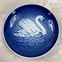 Bing & Grondahl Mother's Day Plate, 1976 Swan & Cygnets