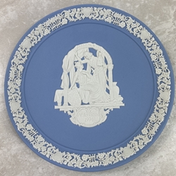 Wedgwood, Valentines Day Plate, 1994 "Lancelot and Guinevere"