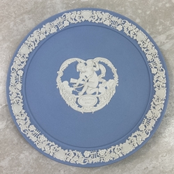 Wedgwood, Valentines Day Plate, 1997 "Cupid Stringing His Bow"