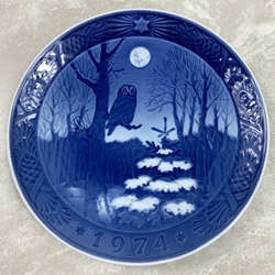 Royal Copenhagen Christmas Plate, 1974 Winter Twilight