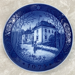 Royal Copenhagen Christmas Plate, 1975 The Queen's Palace