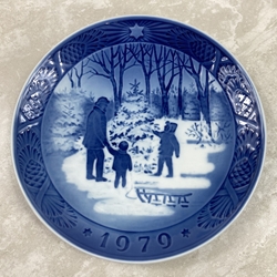 Royal Copenhagen Christmas Plate, 1979 Choosing the Christmas Tree