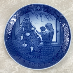 Royal Copenhagen Christmas Plate, 1981 Admiring the Christmas Tree