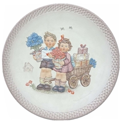 M.I. Hummel Love's Bounty Unnumbered Plate, 10 5/16" Tmk 7