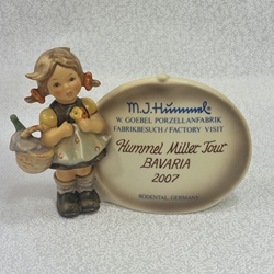 M.I. Hummel 722 Little Visitor Plaque, Hummel Miller Tour Bavaria 2007, Tmk 8